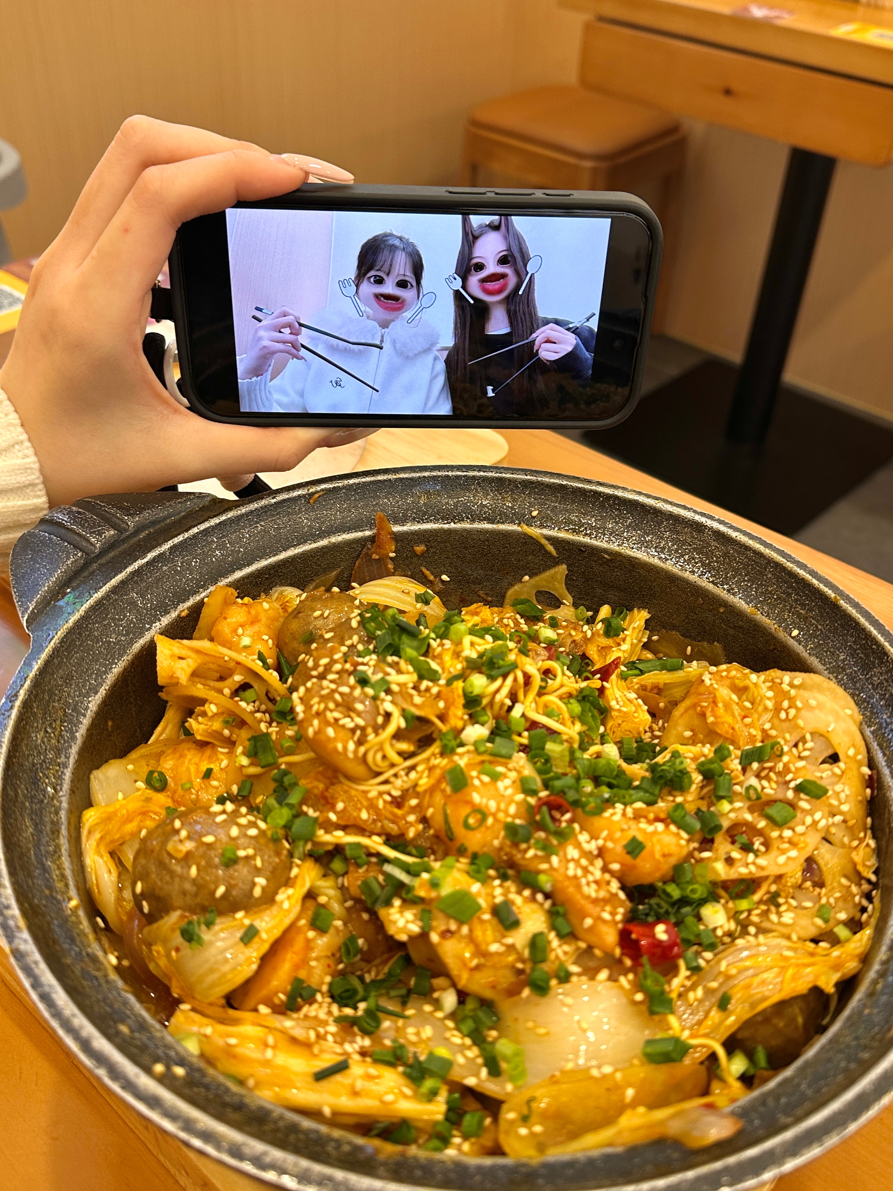 我想你明媚 不为伤心事流泪 