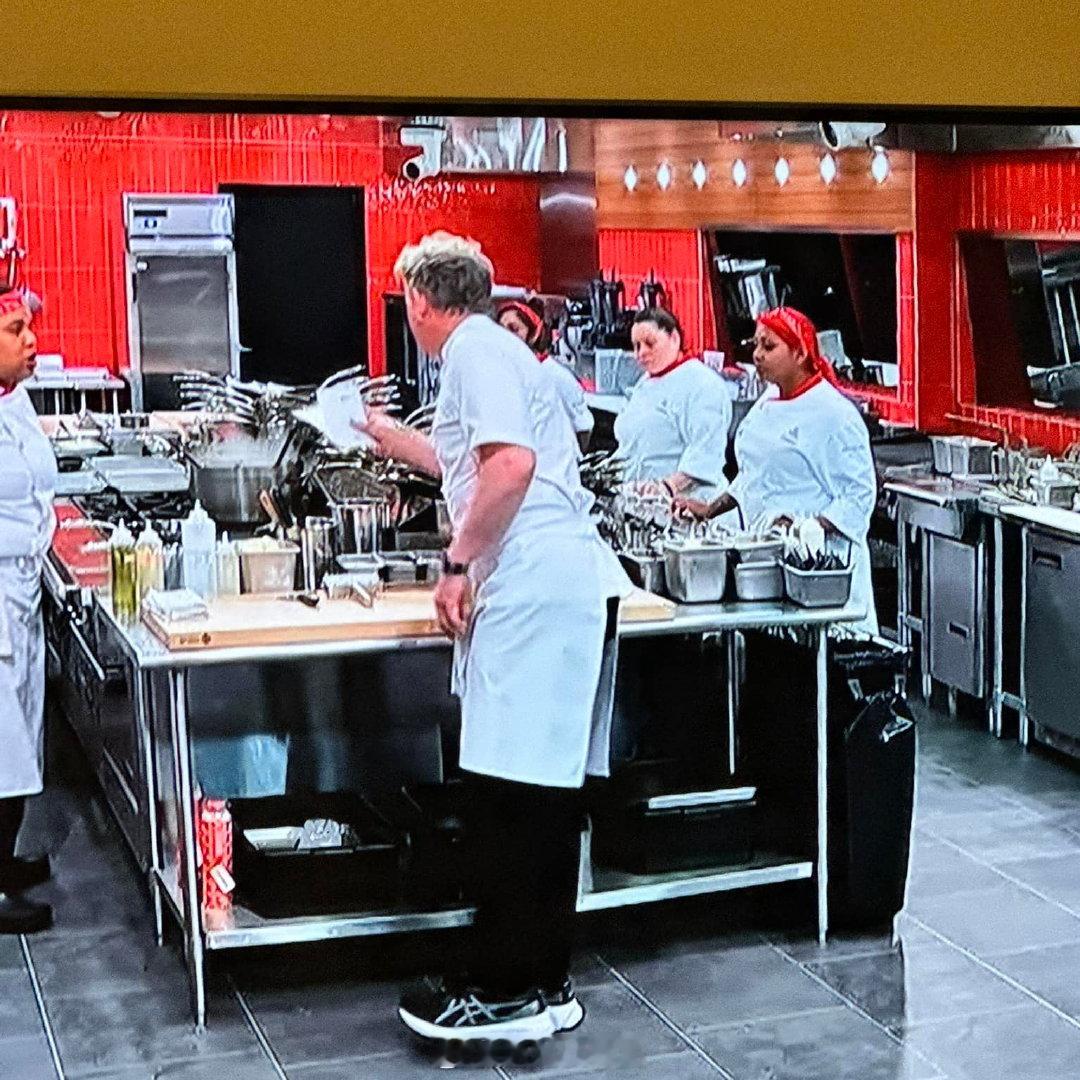 著名美食节目 Hell’s Kitchen 《地狱厨房》灵魂人物、大厨 Gord