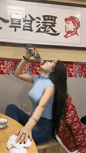 这酒谁喝过会不会上头？小姐姐说一人喝一瓶呢，敢不敢答应呀？在线等[捂脸]小姐姐找