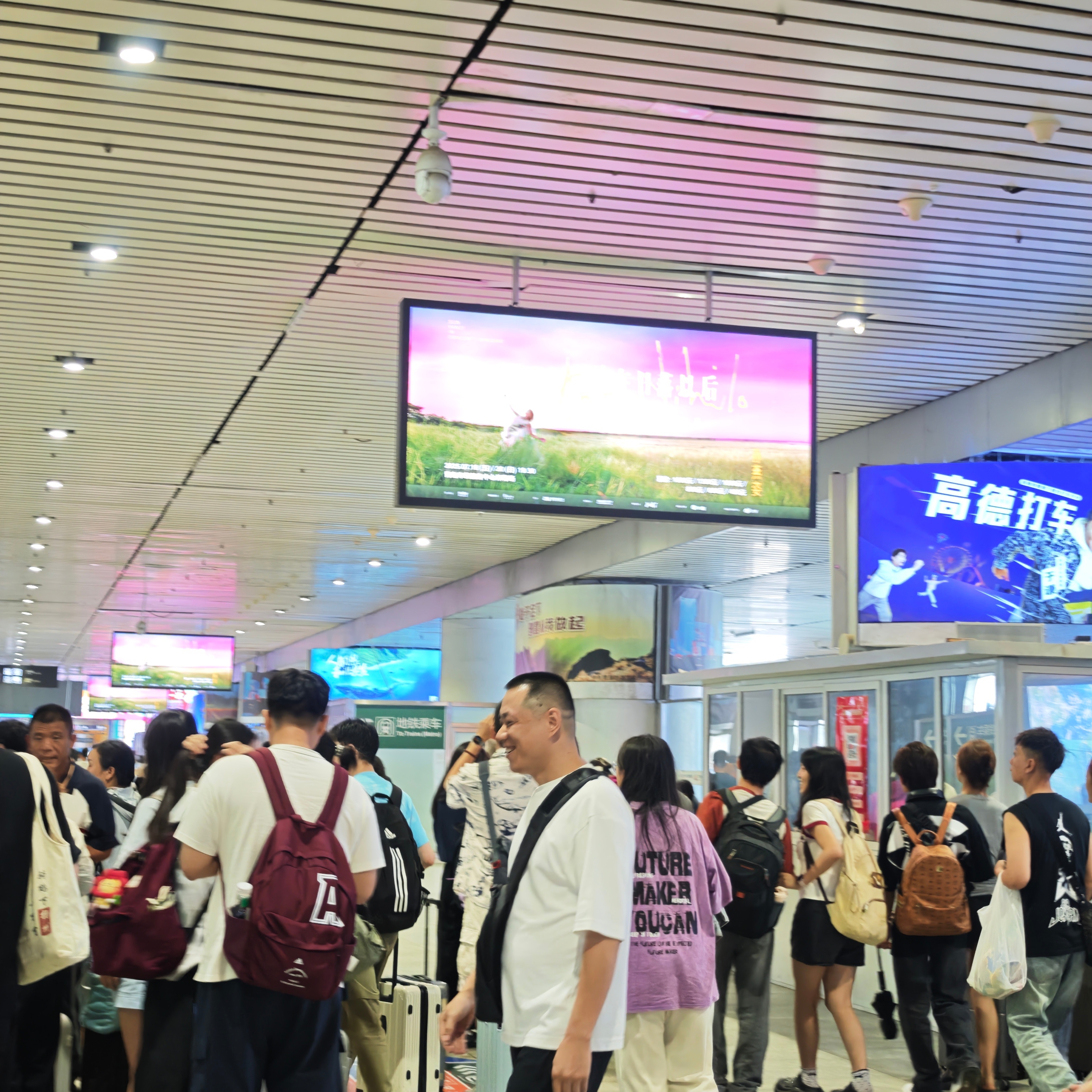 今早到青岛北 一抬头 就看见 燕姿欢迎我孙燕姿就在日落以后巡回演唱会 ​​​