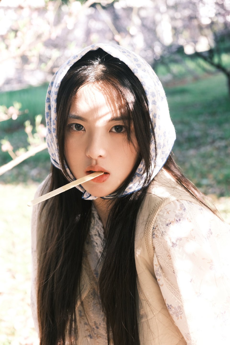 #杨超越[超话]#🌴#杨超越春日森系少女# “你是我的一万次春和景明”​​​
