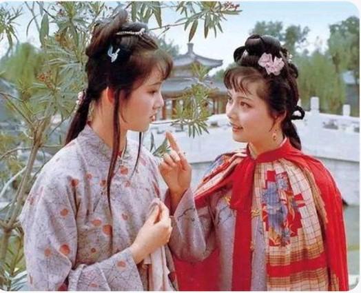 豆包真的是知道的很多啊，今天闲来无事，我拿着一本红楼梦在看，看到这一段就是：邢岫