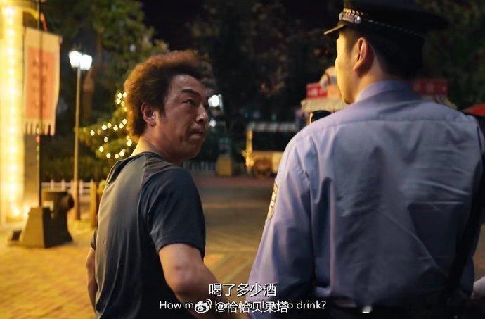 宁浩黄渤这回疯狂到家里了 国民喜剧搭档果然名不虚传，一回归就带来这么有诚意的作品