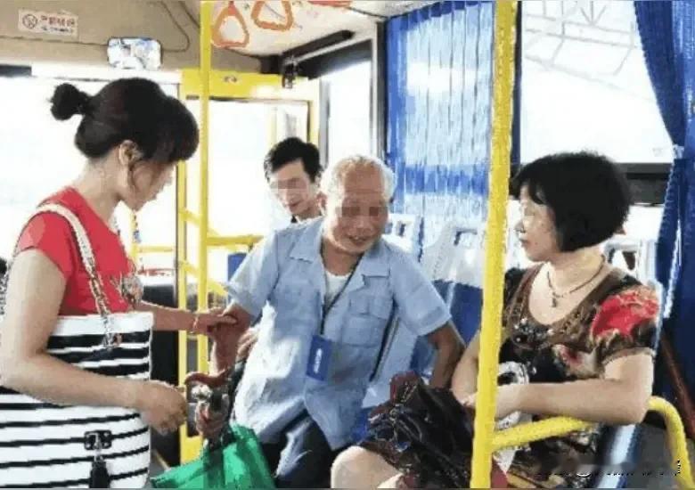 地铁上年轻人让座的多吗？
说说我自己的亲身经历吧。
退休后来上海帮带宝宝快两年了