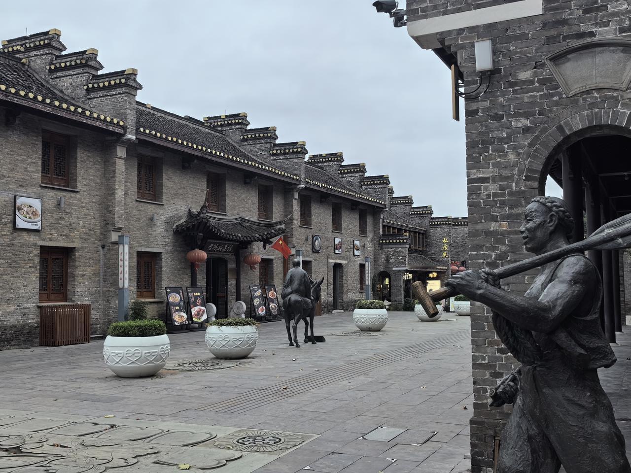 【热评】你的地盘不一定你做主
——业主私挖地下室的法律边界
如何看待业主私挖地下