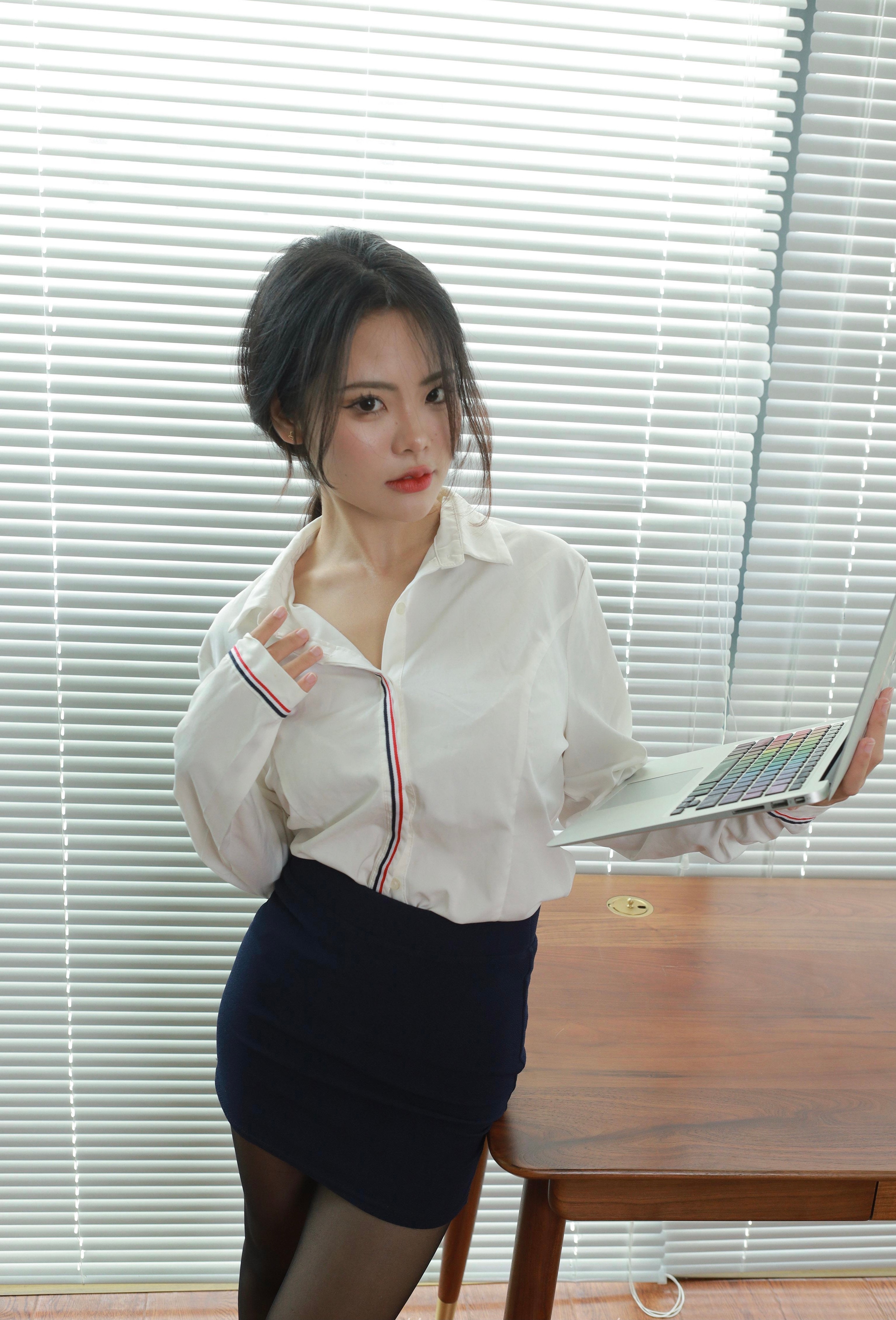 【IESS】《会议缺席》兔兔    ① ​​​