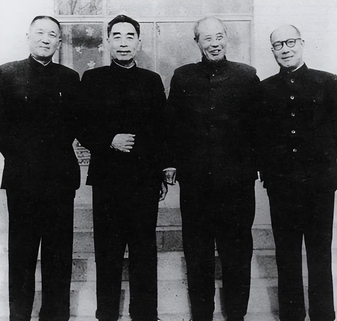 1969年张治中病逝，周总理参加告别仪式后，找张治中子女单独谈话：“你父亲生前保