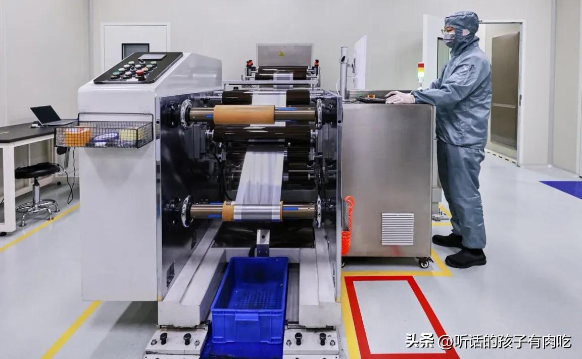 理想CEO李想一语中的，理想为何坚持自研电池，三句话就清楚了：
1、打造用户体验