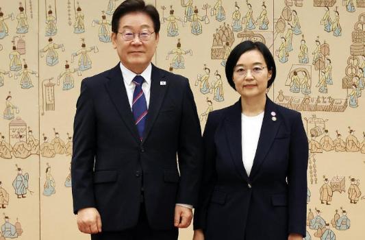李在明一锤定音，新总理竟是一员女将！更让人猝不及防的，是她对中国的那副 “面孔”