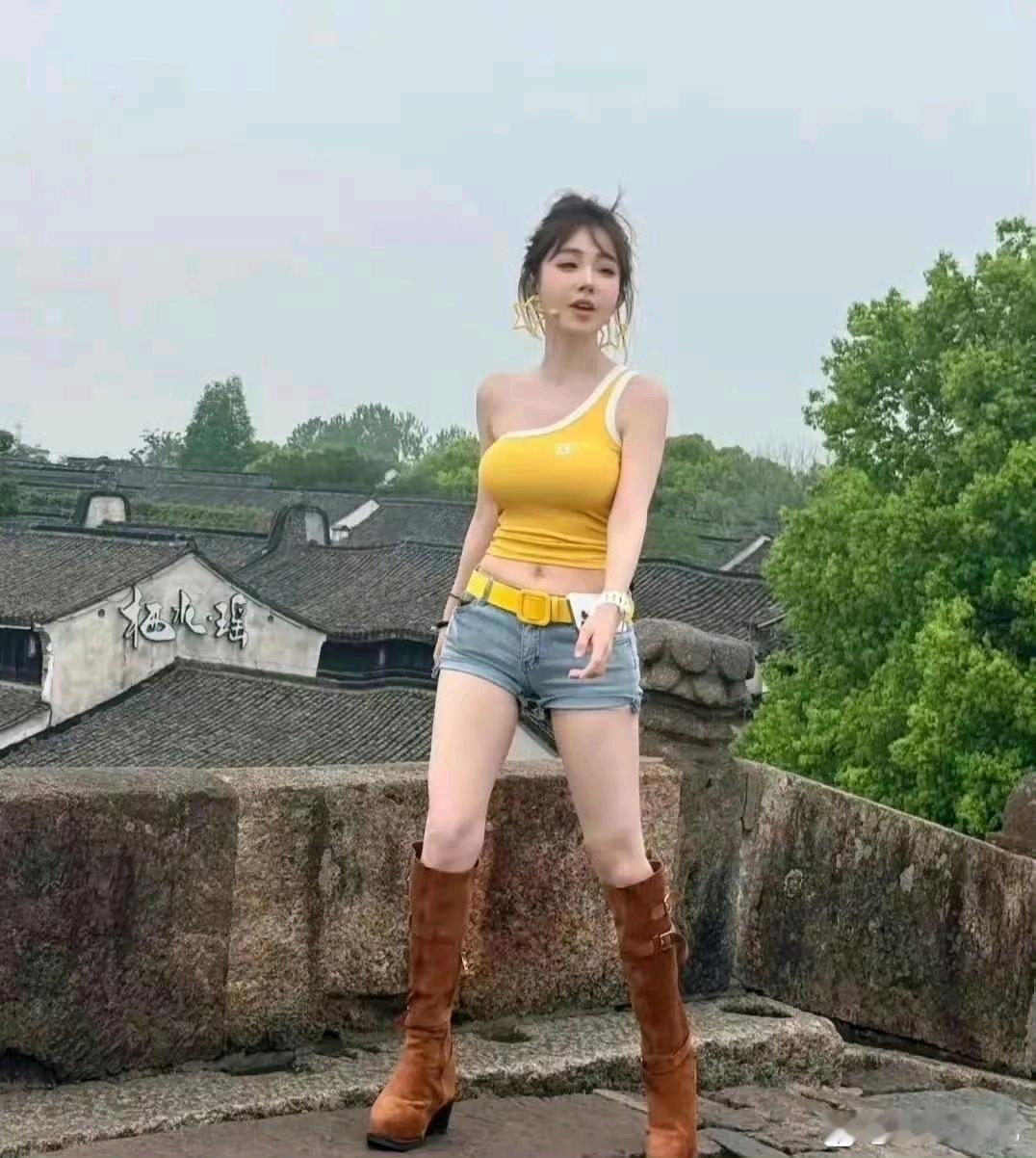 大网红冯提莫35岁了，还在坚持户外直播 
