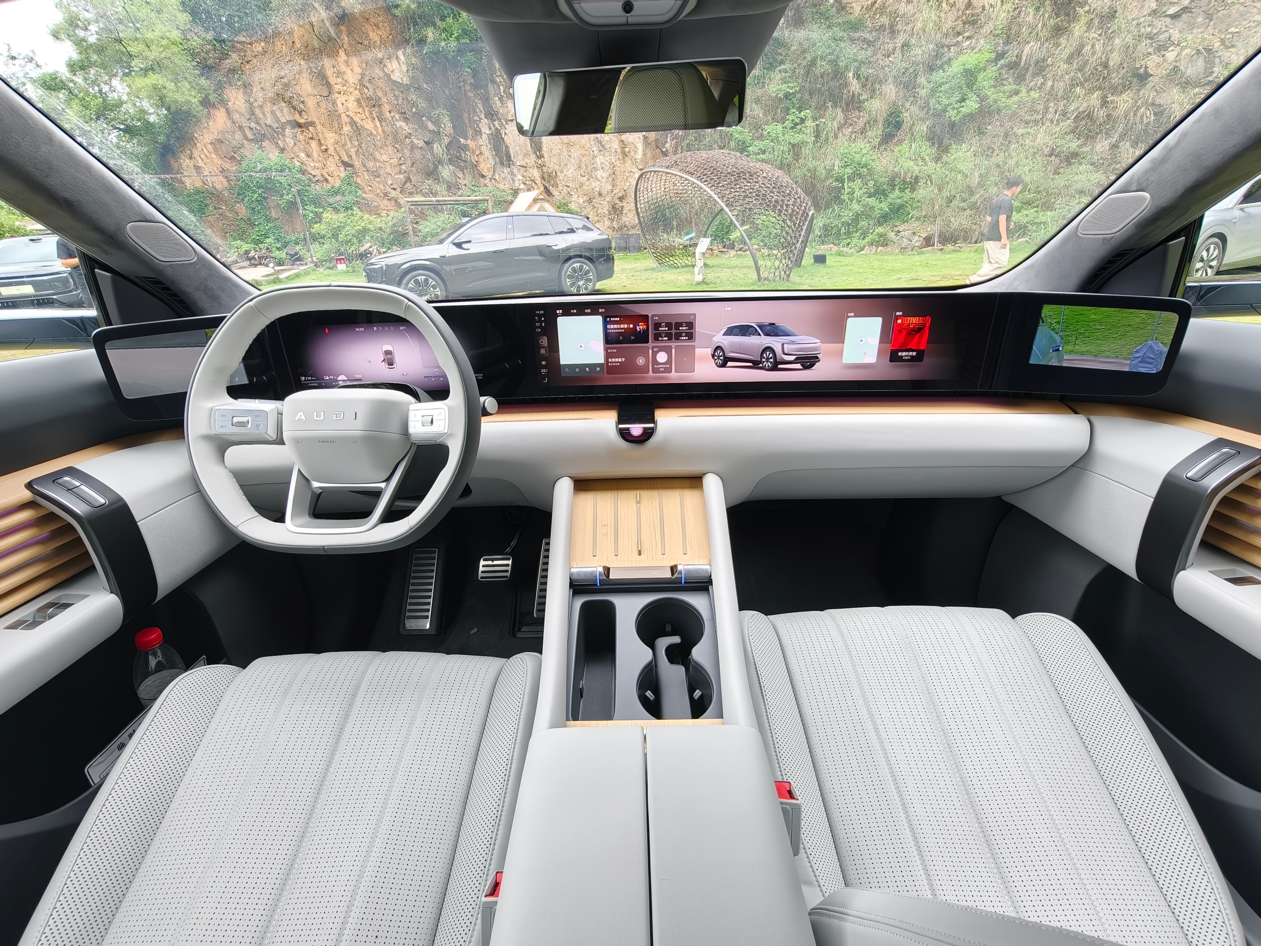 AUDI品牌的家族化设计放到E7X这台SUV上就顺眼多了！26.98万的起售价，