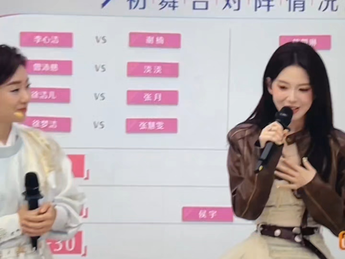 看陈瑶姐姐的热度很担心侯宇姐姐输得很惨，还好还好，现场观众太好了