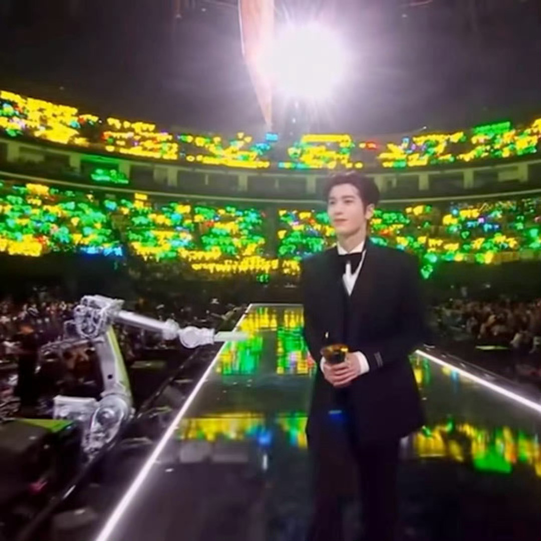 这个绿色灯牌是谁的？ 