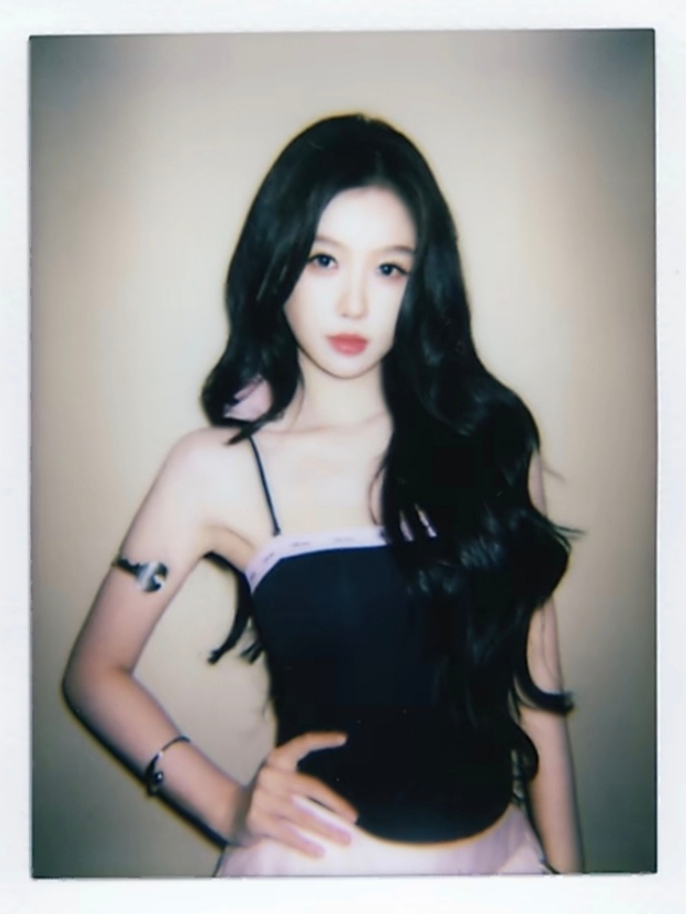 来自虞书欣大美女的三连拍 📷 