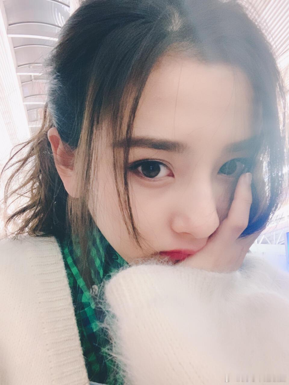 这组古早宋祖儿也是美我一大跳的程度啊！浓颜系五官就是绝… ​​​