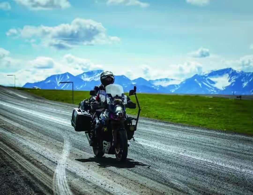 2025年西宁调整禁摩令，给全国骑手打了一剂强心针。

很多人怕解禁后乱套，但西