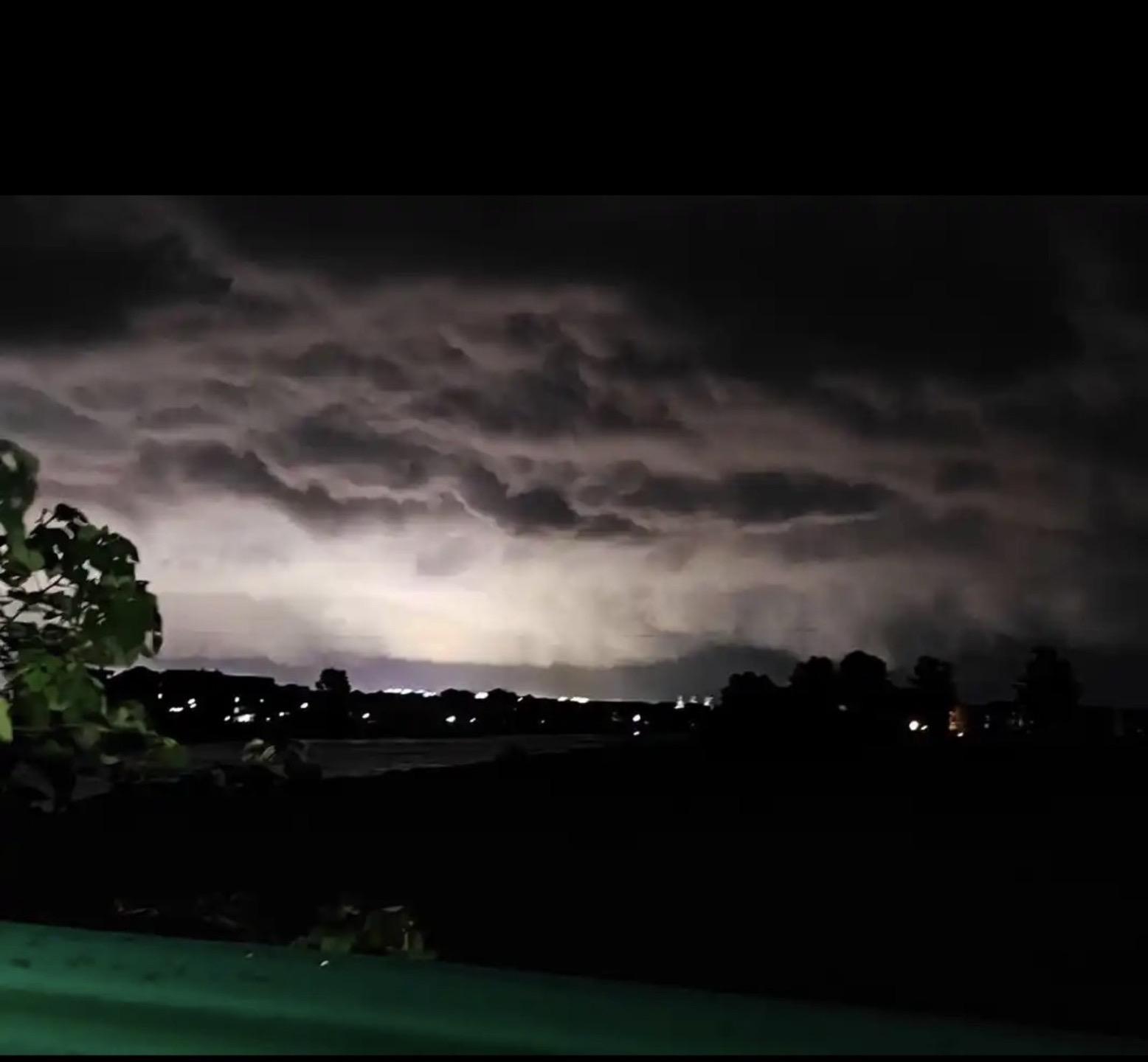 伊朗打林肯号。