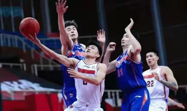 25分+31分！广东王牌后卫砍分能力不输超级外援，感谢杜锋培养。徐杰就是广东宏远