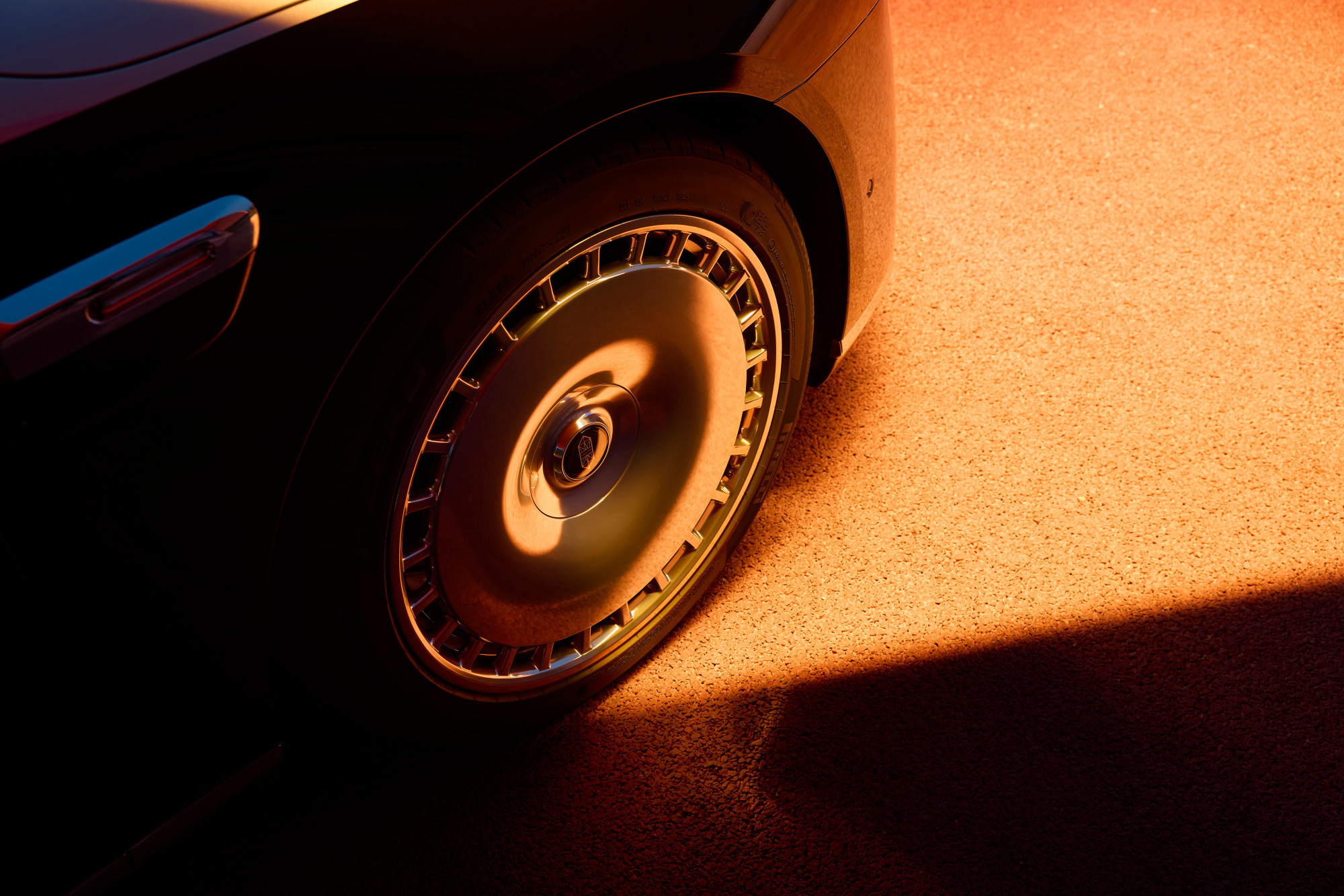 华为开年发布会官宣时间鸿蒙智行技术焕新发布会定档3月4日，华为将带来智驾、座舱等