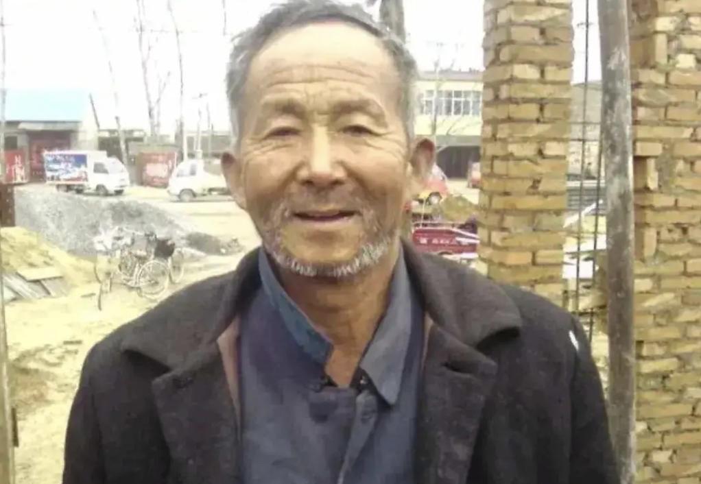 北京一流浪汉因无暂住证被送进收容所，填写籍贯时警察瞬间呆住“您就是大名鼎鼎的杞县