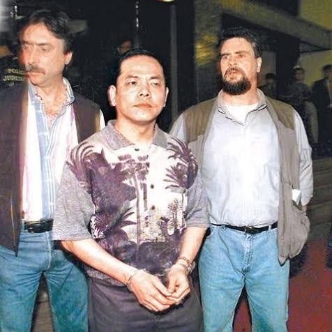 尹国驹被捕后，一张罕见的留影，这张照片拍摄于1998年5月1日晚间，地点在葡京酒