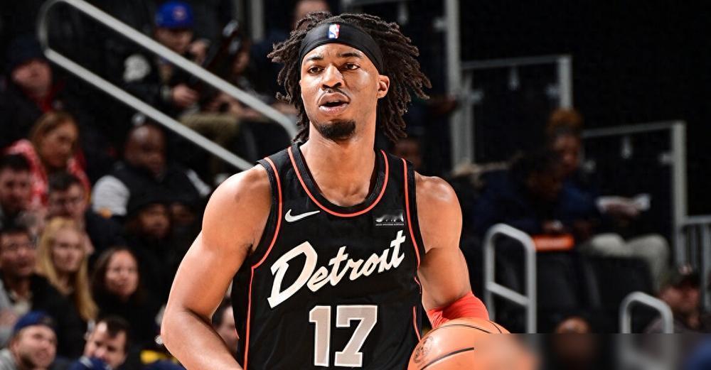 2场比赛，场均3.3分钟，本地人乌穆德的马刺梦，醒了。
他是圣安东尼奥土生土长