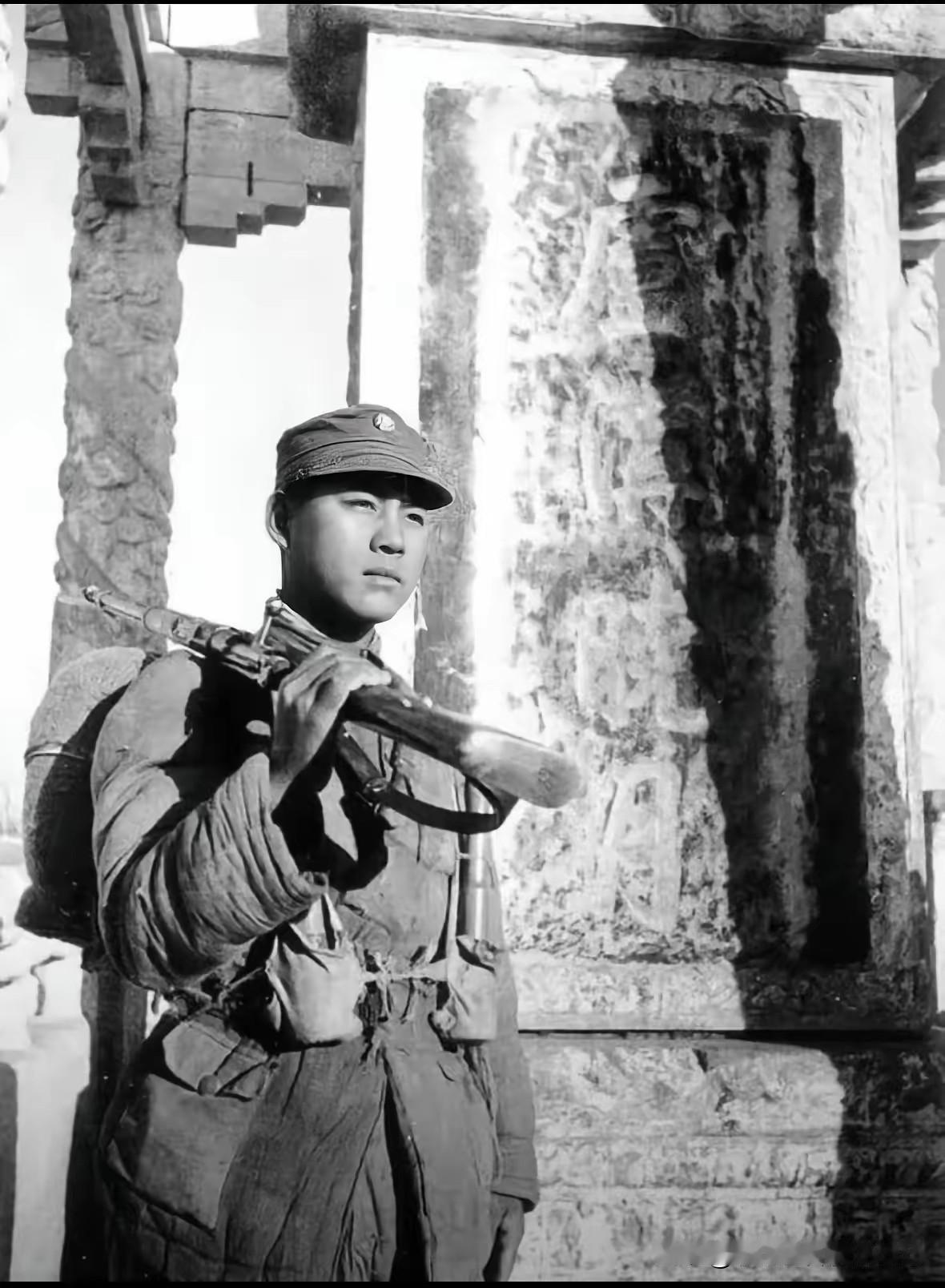 若是真英雄怎会怕！
 
1945年10月，中国军人重返卢沟桥。14年的抗战，14