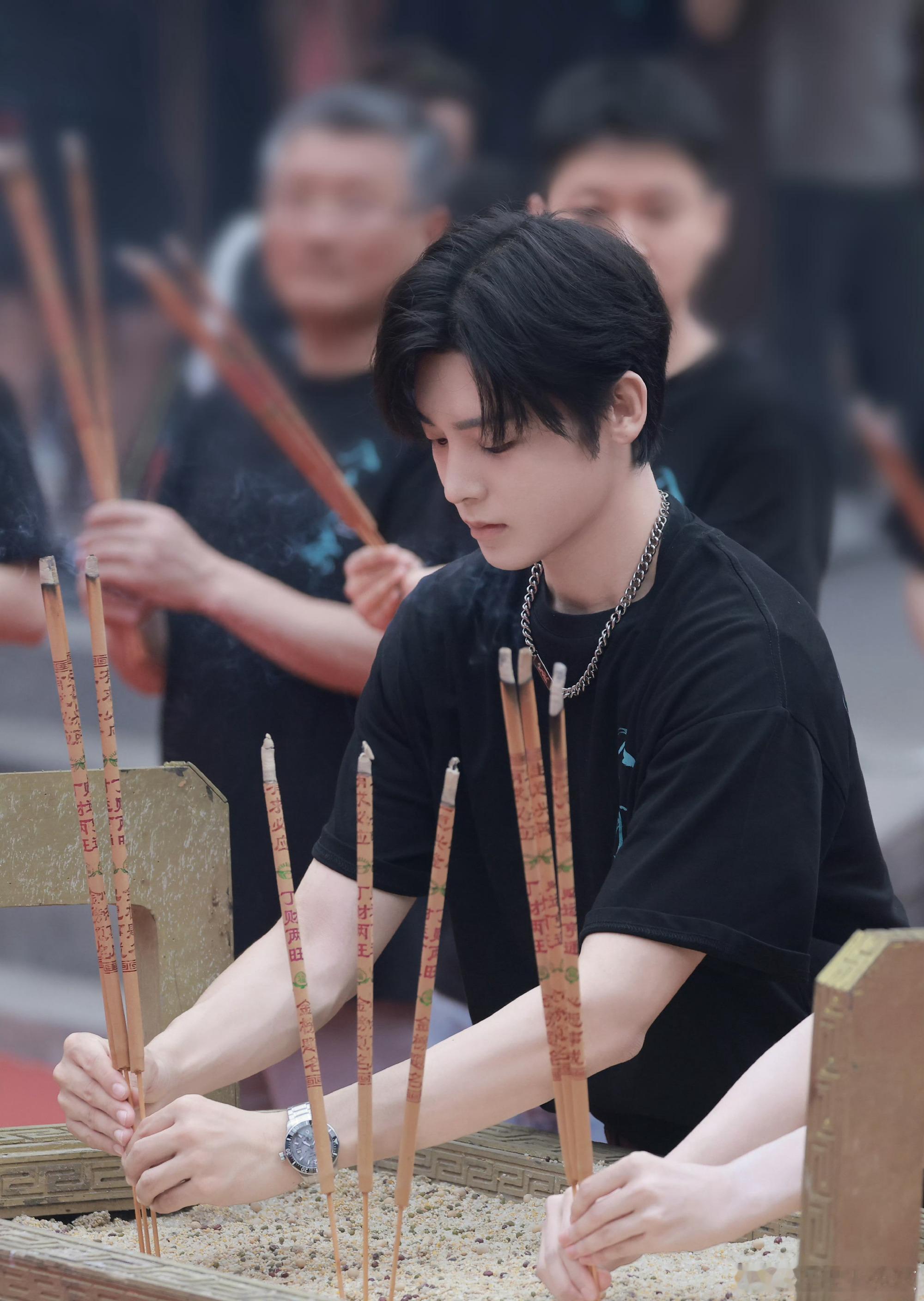 念相思开机来看看正经的开机仪式吧 
