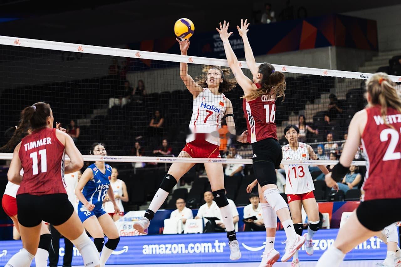 【中国女排五局险胜德国夺世联赛四连胜】2026年世界女排联赛第二周土耳其安卡拉站