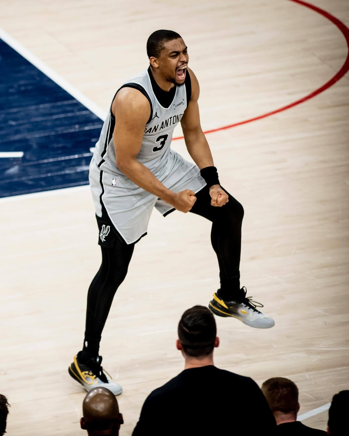 晚安马刺 持续盼望好时光的到来，有一天它像一个成熟的果子，乐意而轻松地从树上掉落