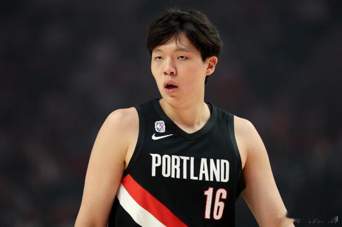 U19的老对手！杨瀚森：萨尔身体技术变化很大，我得向他学习1月28日讯 NBA常