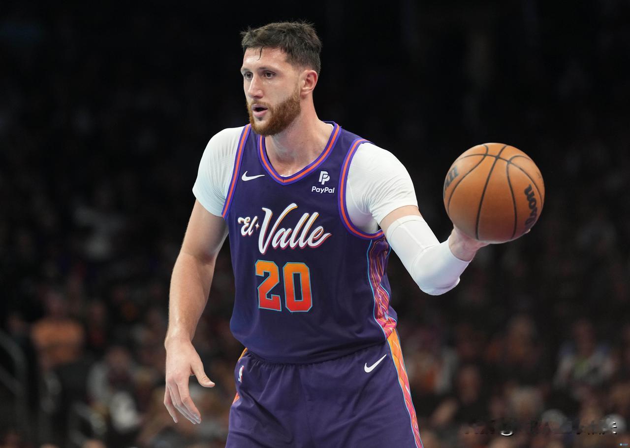 NBA赛场数据：努尔基奇31篮板创新高，13前板展现不俗状态！
   首节便抢了