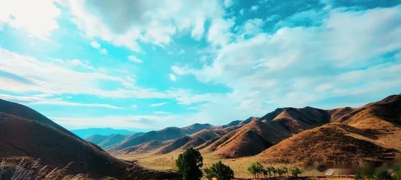 风景独特的魅力就藏在那每一个日出东方的瞬间。当阳光灿烂地普照大地，暖洋洋的感觉瞬