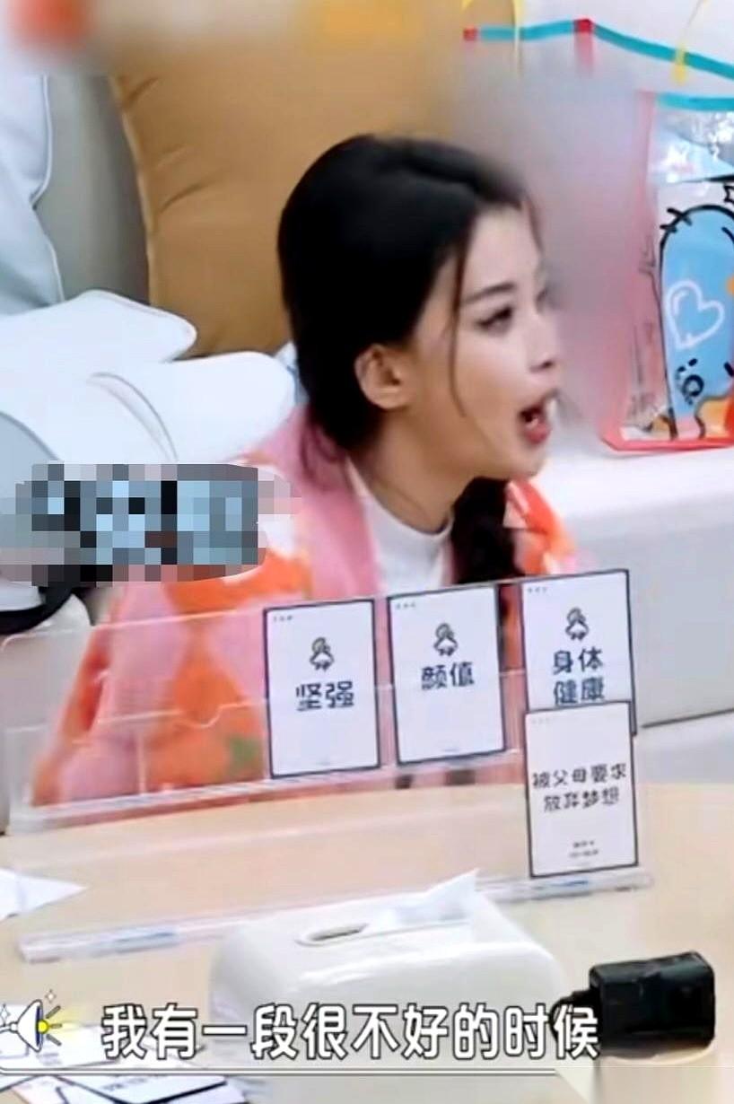 刷到演员孙怡的一段过往采访，她自曝了一段差点被“逼疯”的日子。那阵子她整宿整宿睡