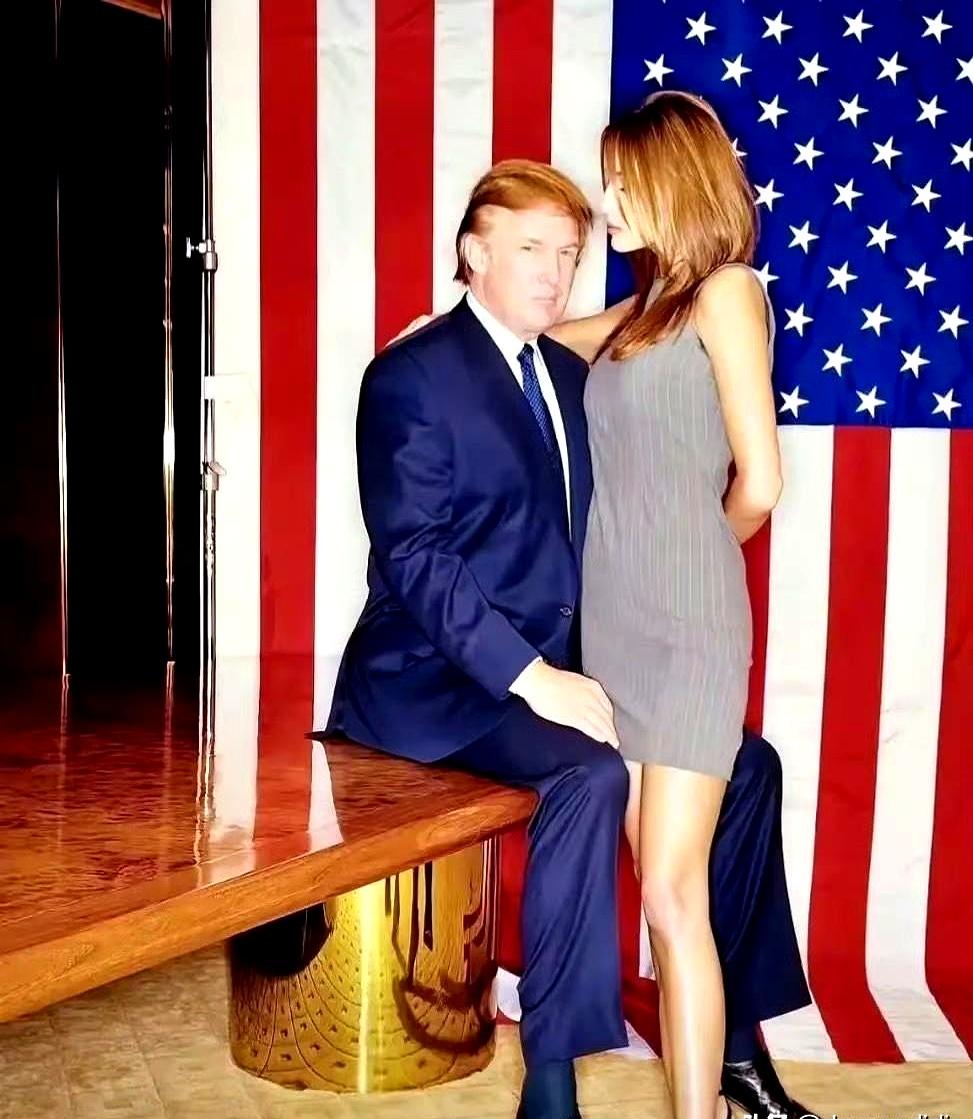 谁能想到当年眼神能拉丝的特朗普，现在跟老婆同框都像演谍战片？
最近他那张98年的