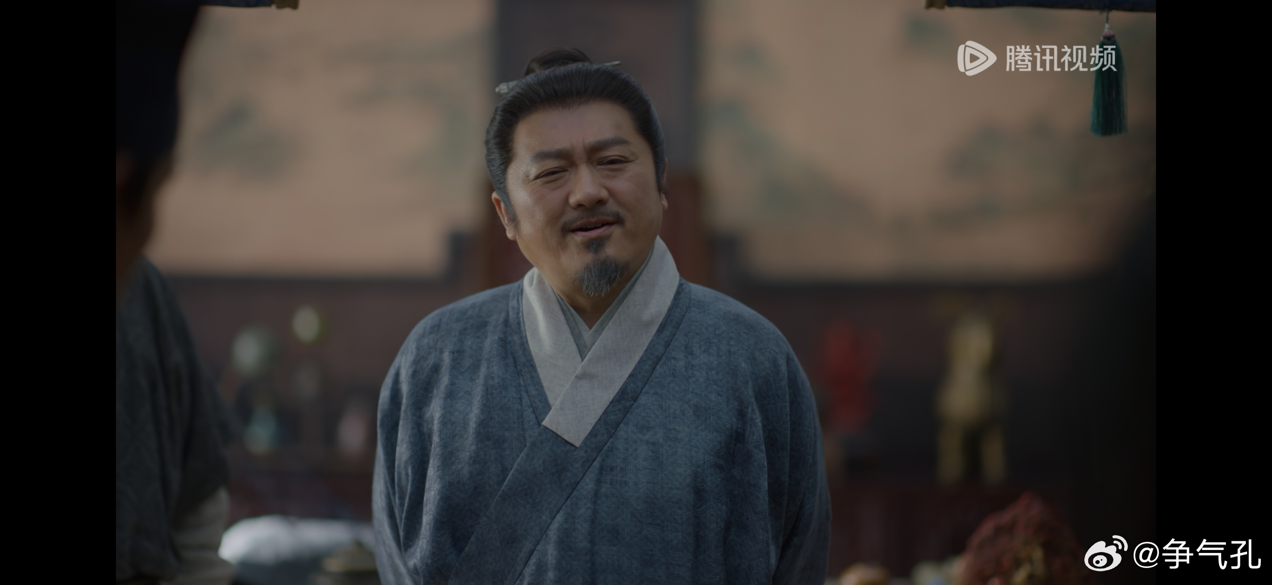 我就说这个大掌柜这么这么眼熟，原来是漱芳斋里的小凳子 ​​​