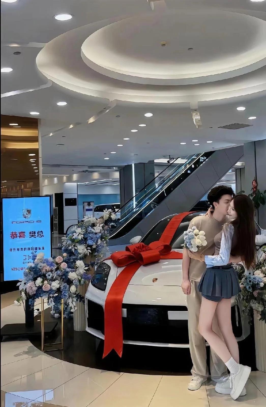 车也买了还躲啥呢 不会是不满意吧？