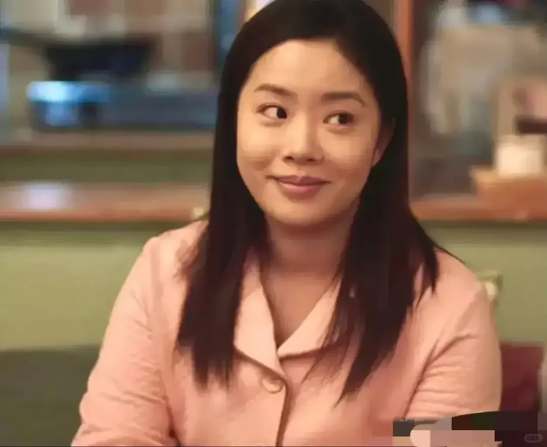 这居然是王菊，瘦了好多啊！ 