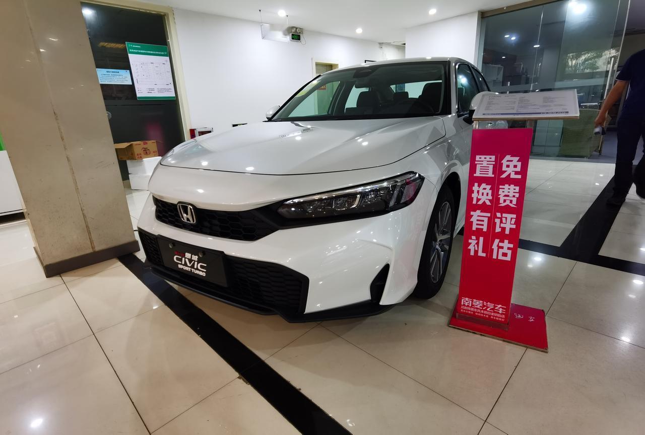 思域两厢版已经没车了？销售说订也没车！混动版也要订车，一个月才有，都是订单生产销