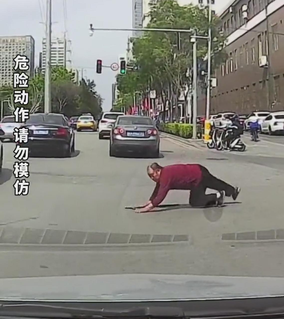 说句实在话，现在路上车多人杂，万一真让你碰上这种“影帝级”表演，别说新手，老司机