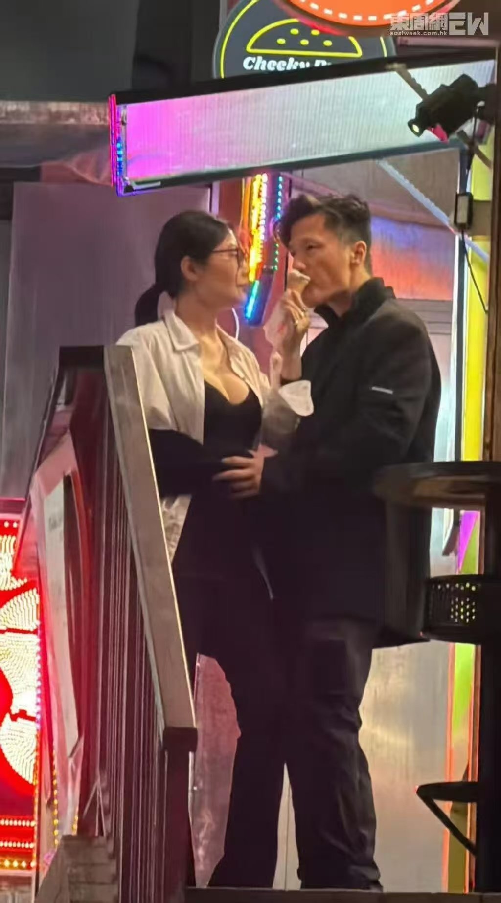 徐冬冬尹子维到底买了多少黑色衣服 啊啊啊！他俩是掉进黑色“时尚漩涡”了吗，出行综