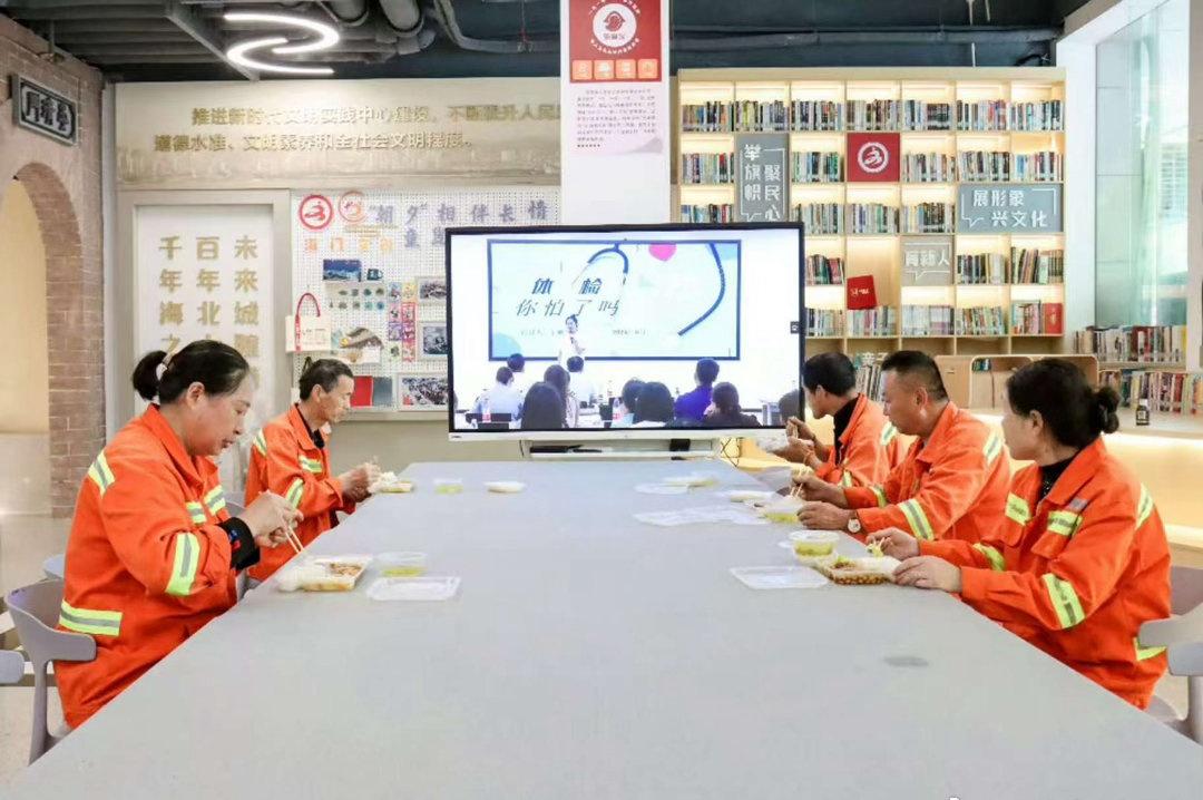 今年4月初，浙江省台州市椒江区海门街道城隍浦社区推出了一项为期一年面向辖区户外工