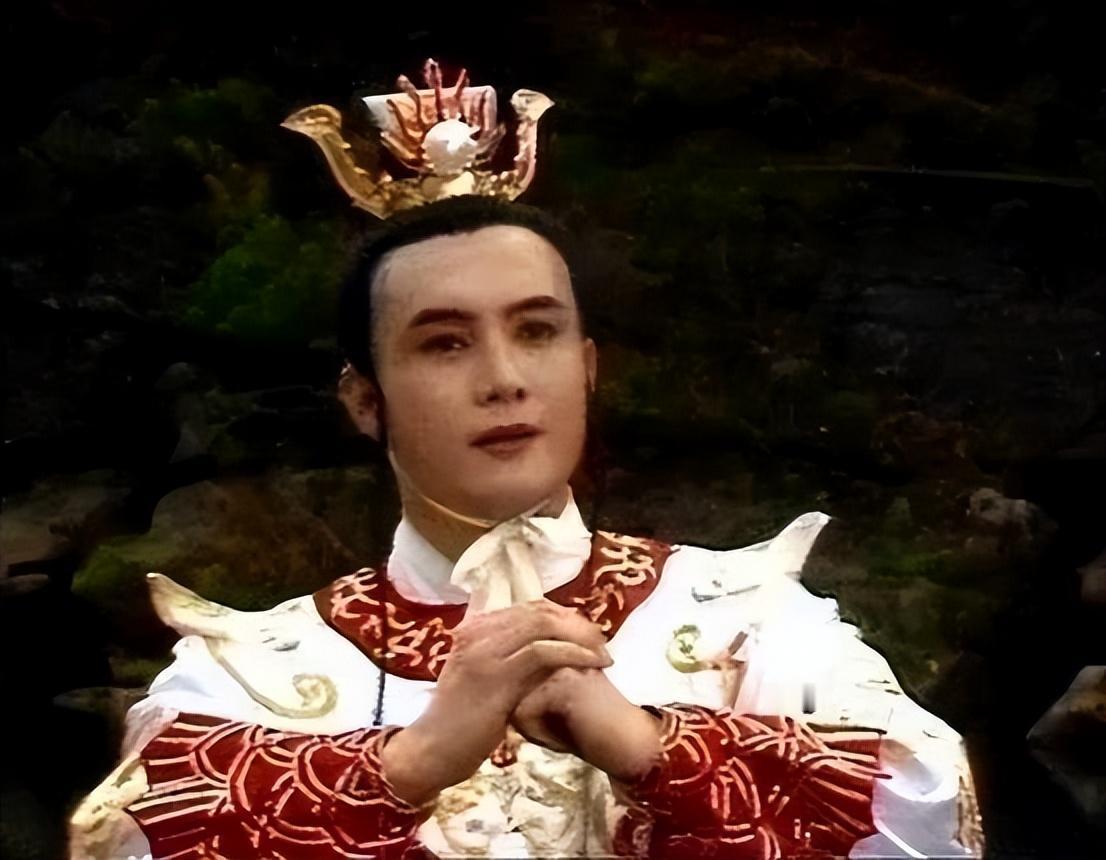 马年春晚首次彩排，有6个没想到：

1、今年春晚有两个导演，于蕾和张一一，这是央