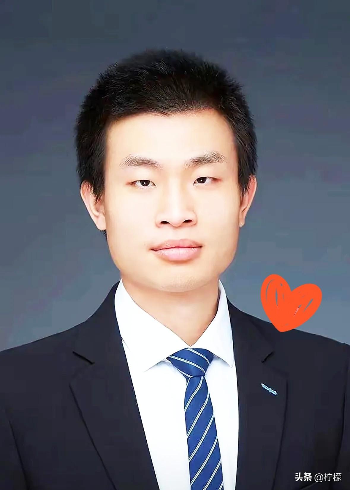 可喜可贺。
这下咱们可算是见识到了，
什么叫真正的“降维打击”，北大数学学院总算