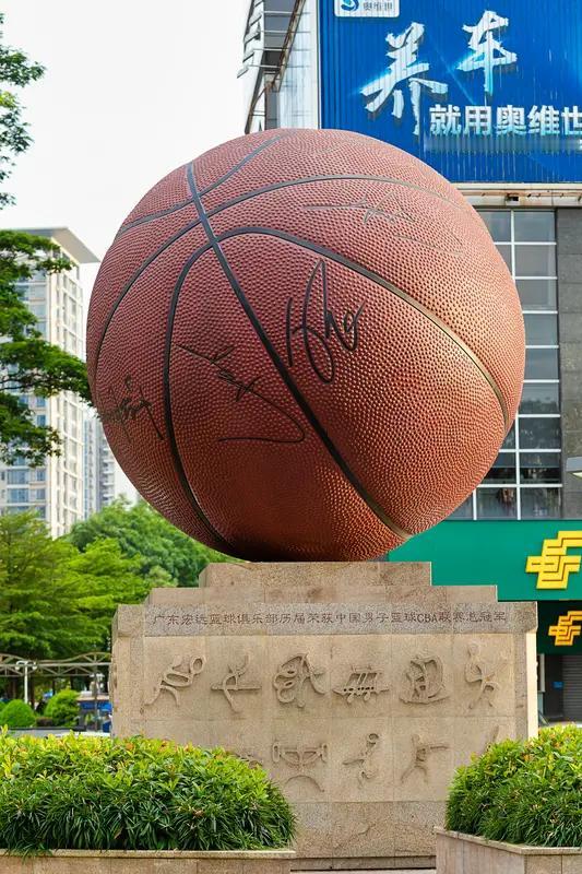 CBA2025 - 2026赛季已过四分之一，冠军预测有不少看点。传统豪强里，广