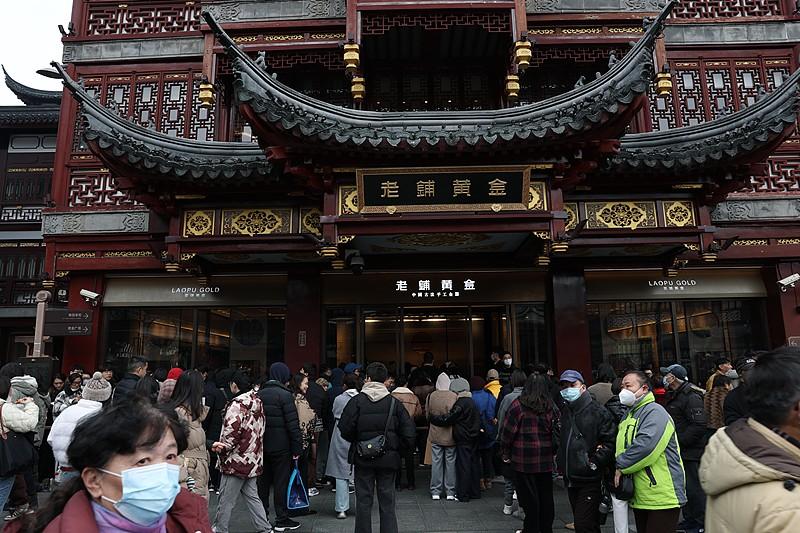上海人又排队买黄金了 年度周期利好来了，黄金销售火爆，上海人又排队抢黄金这事儿，