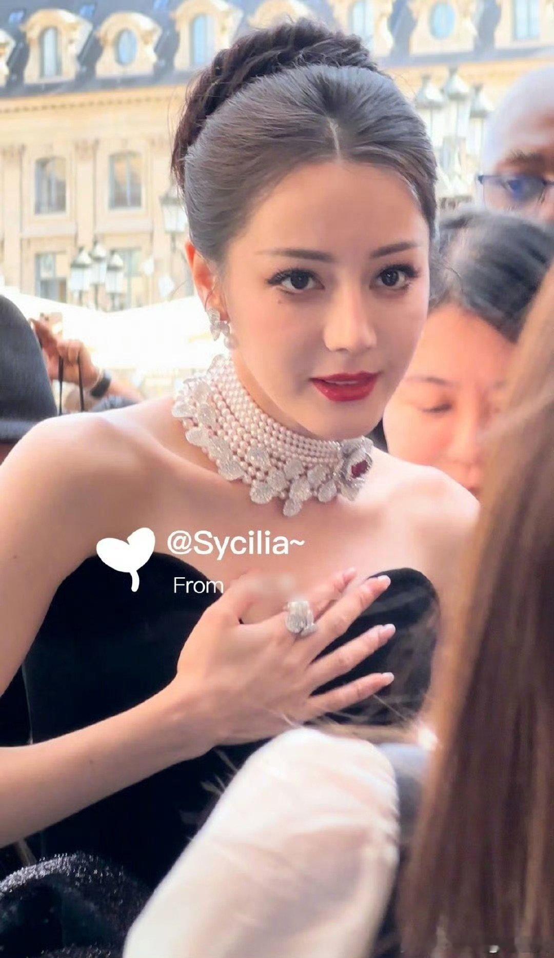 迪丽热巴这真的很难不叫妈妈迪丽热巴很难不叫妈妈 迪丽热巴这真的很难不叫妈妈 ​​