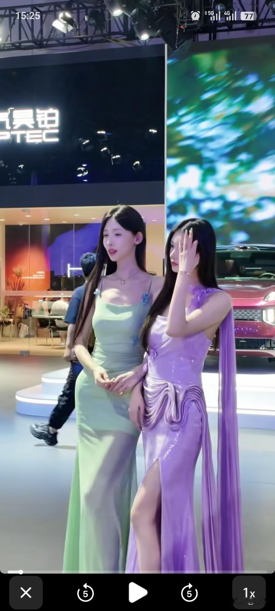 2026年的成都国际车展又开始了，
每年车展不仅要看车，
更重要的是要看车模，