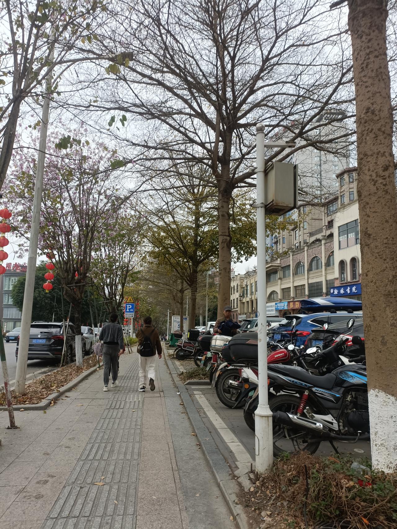 男多女少加上女性地位提升，女人对男人的审美也越来越高了，你觉得自己长得挺帅的，但