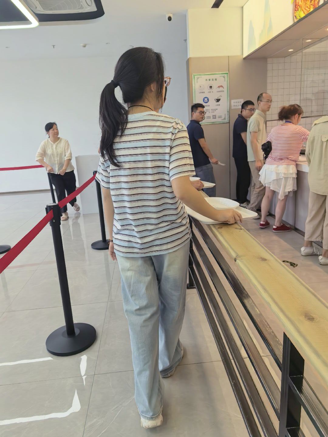 午休时间~她说终于解放了